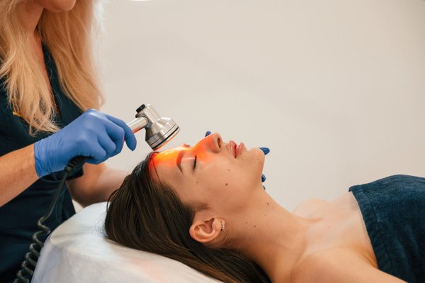 What role does augmented reality play in enhancing UK museum experiences for visitors?